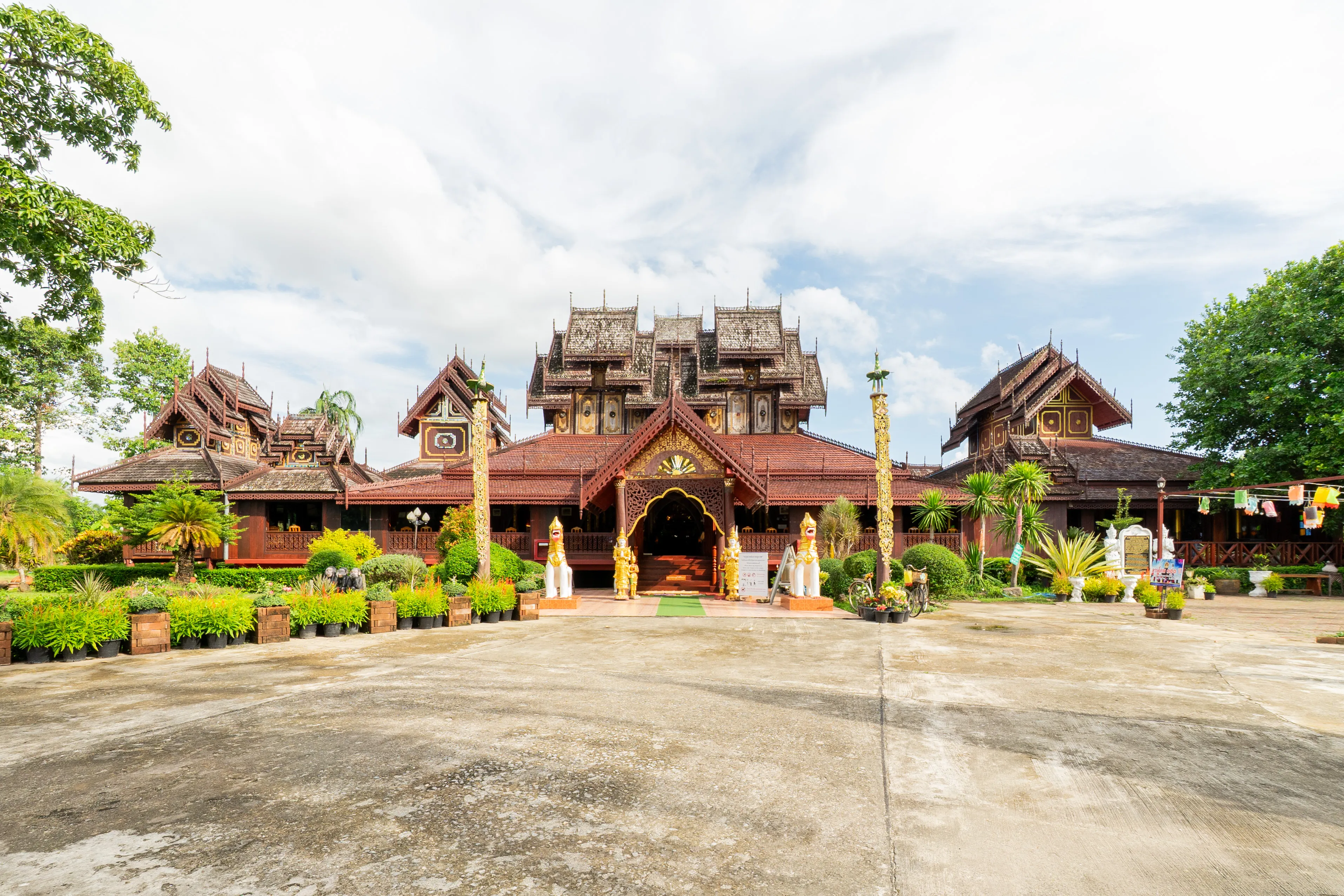 วิหารไม้สักทอง วัดนันตาราม