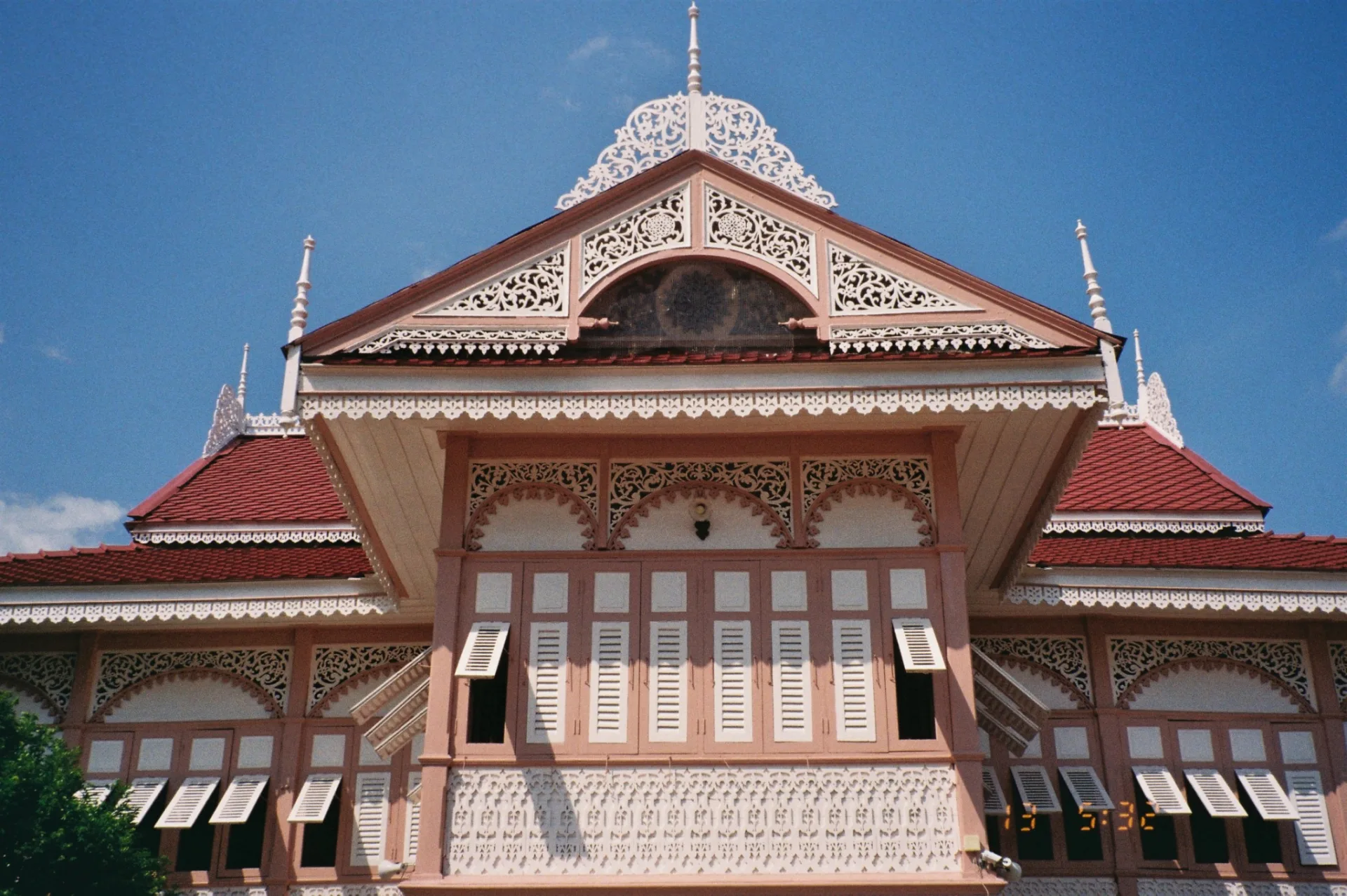 ผสานเป็นชมพู