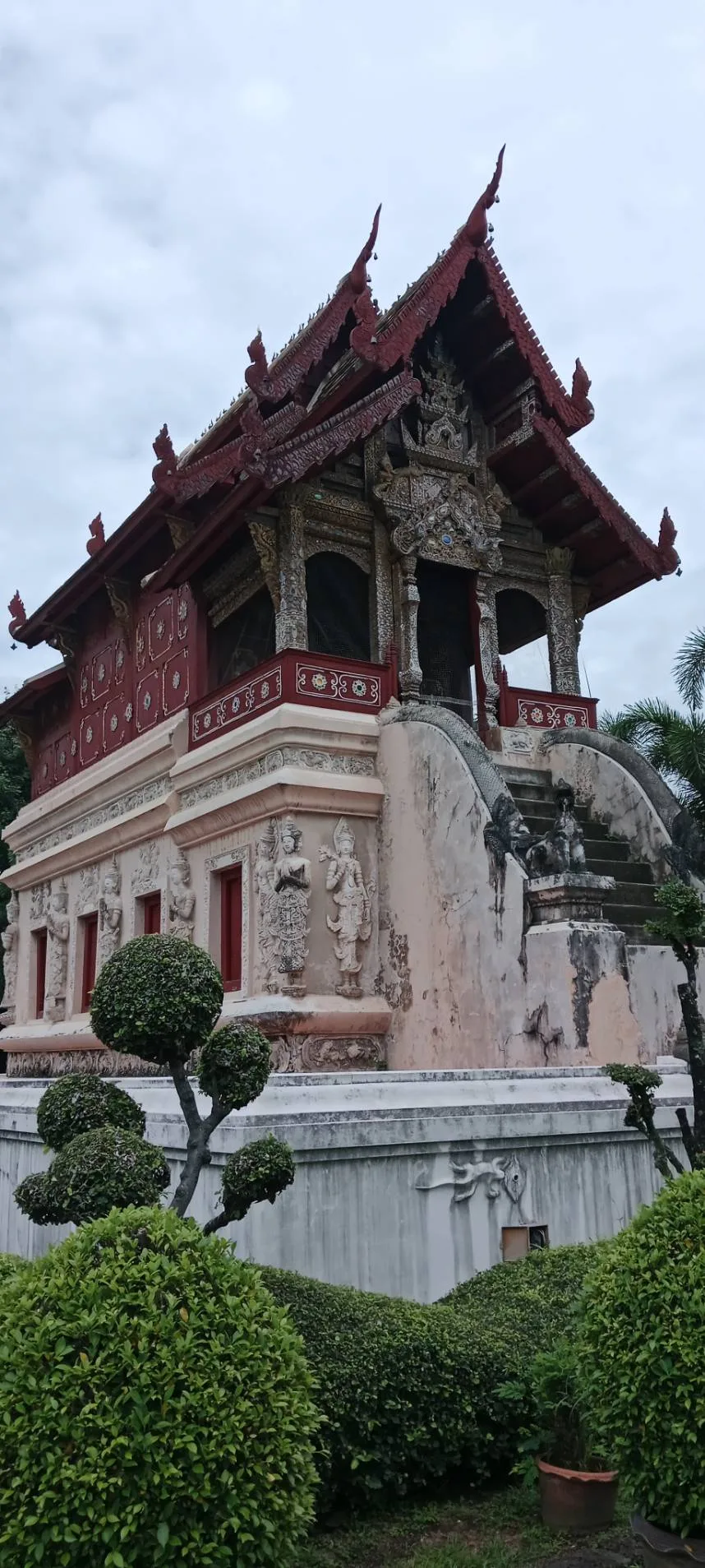หอไตร
