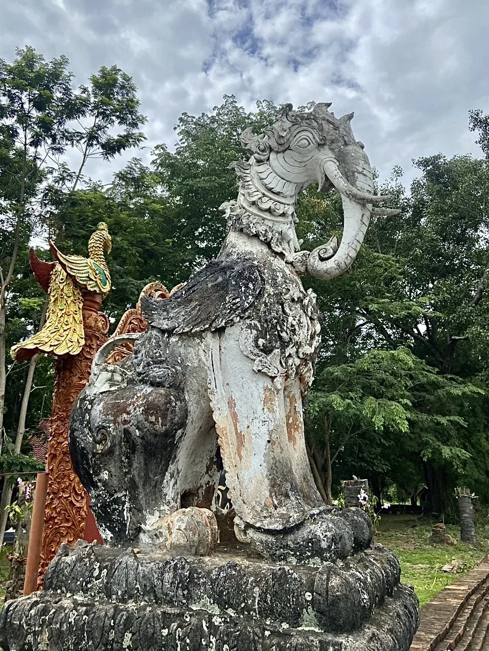 พุทธพิทักษ์ "คชสีห์ แห่ง วัดพระยืน