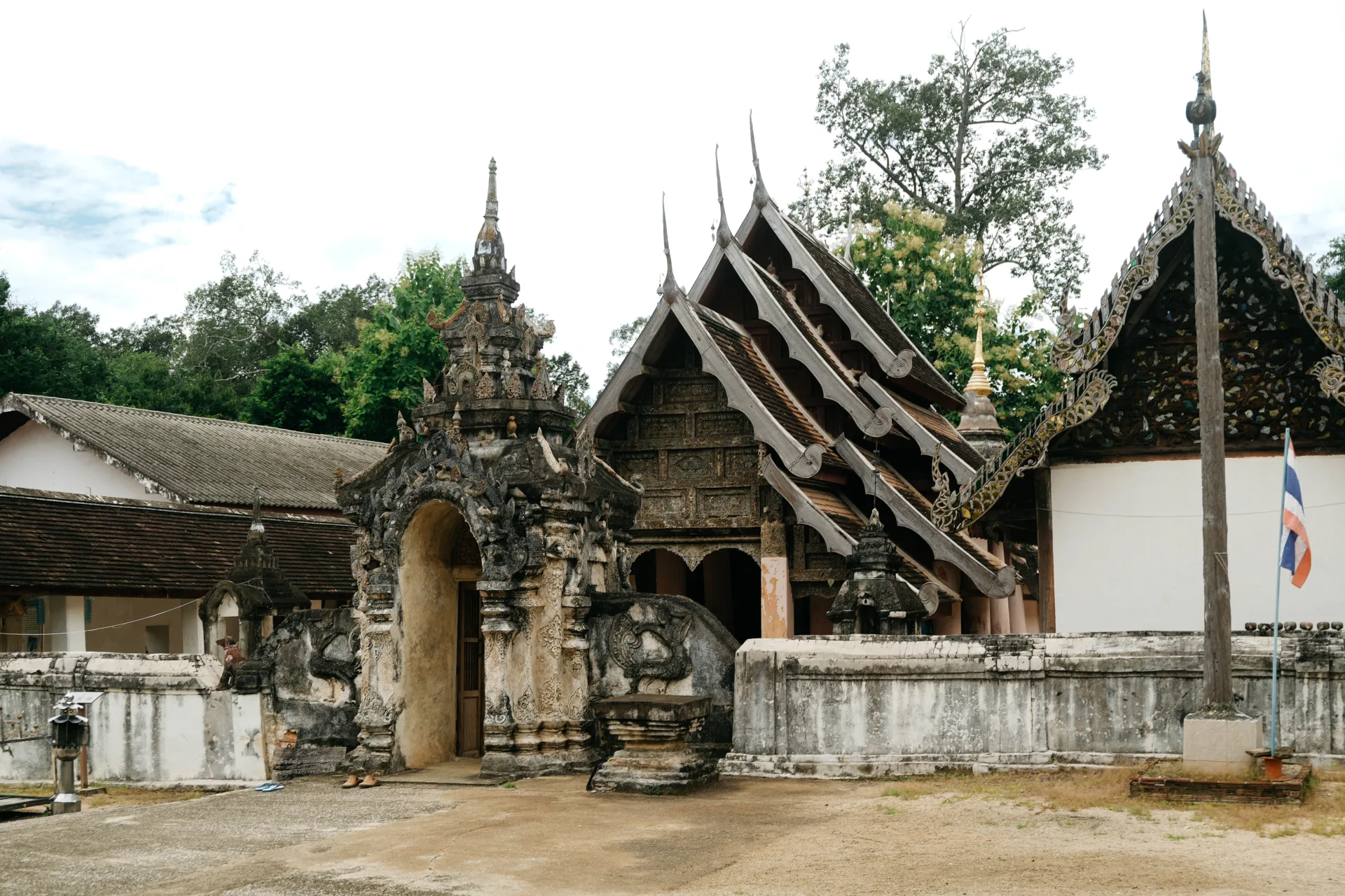 วัดไหล่หินหลวง