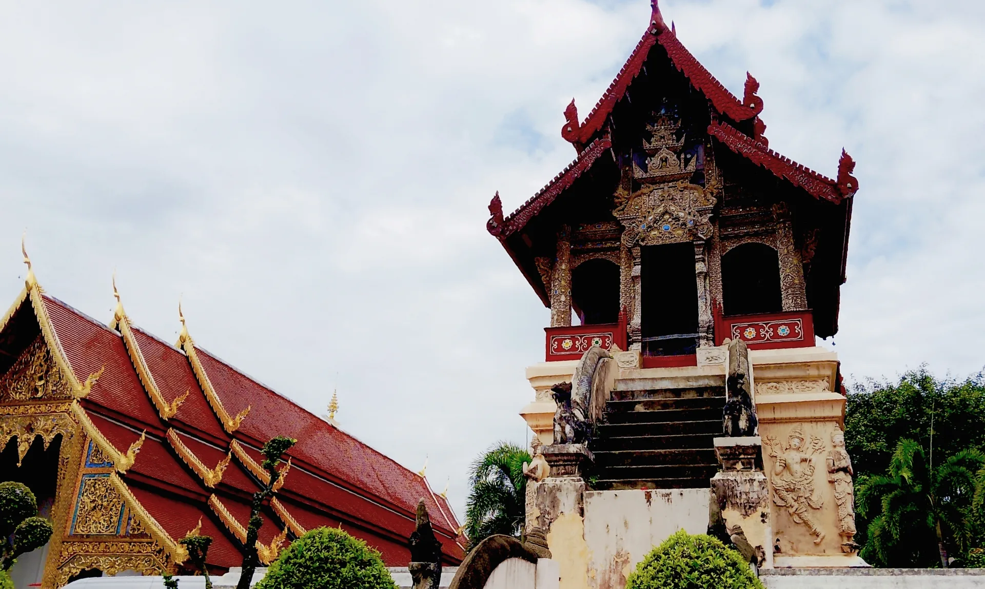 เส้นสายใต้ฟ้าคราม