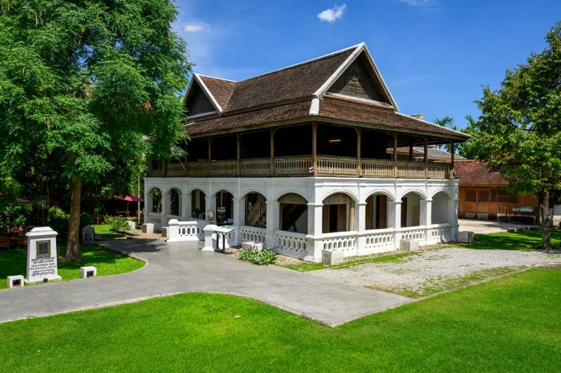 ศูนย์สถาปัตยกรรมล้านนา คุ้มเจ้าบุรีรัตน์ (มหาอินทร์)