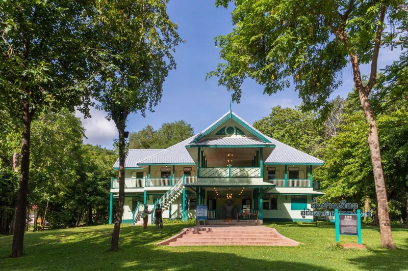 อาคารศูนย์เรียนรู้การป่าไม้ สวนรุกขชาติเชตวัน จังหวัดแพร่ (บ้านเขียว)