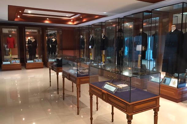 ห้องแสดงฉลองพระองค์ สมเด็จพระมหิตลาธิเบศร อดุลยเดชวิกรม พระบรมราชชนก - Image 4
