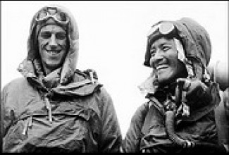 เหตุการณ์ที่ 1  เอ็ดมุนด์ ฮิลลารี และ เทนซิง นอร์เกย์ พิชิตยอดเขาเอเวอเรสต์สำเร็จ